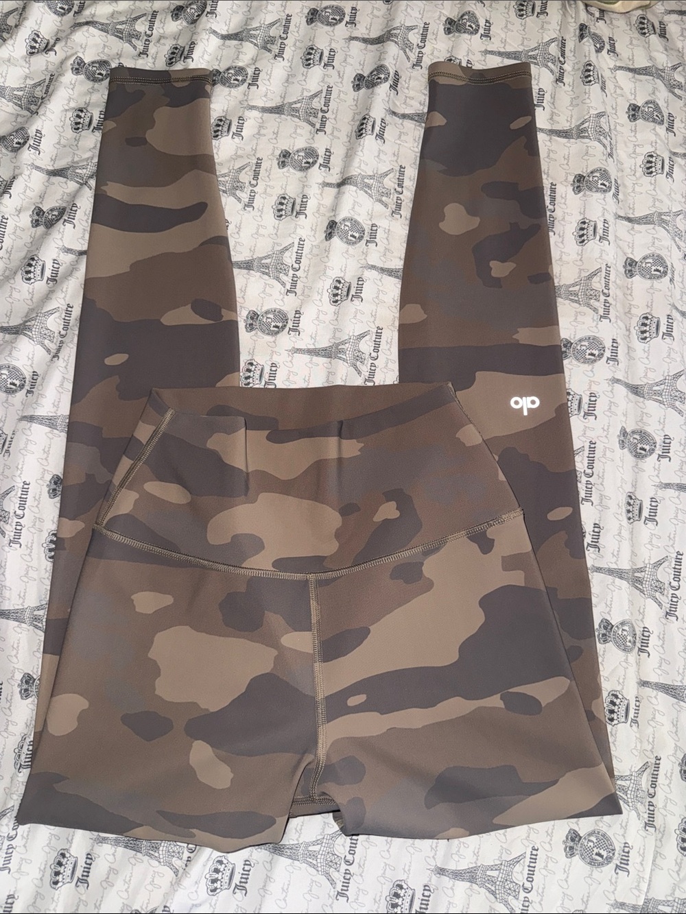 ALO Yoga  Camo High-Rise leggings size small